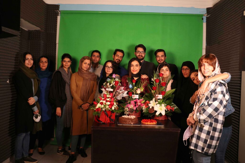 عکسی با پس زمینه سبز از تیم اُپارت